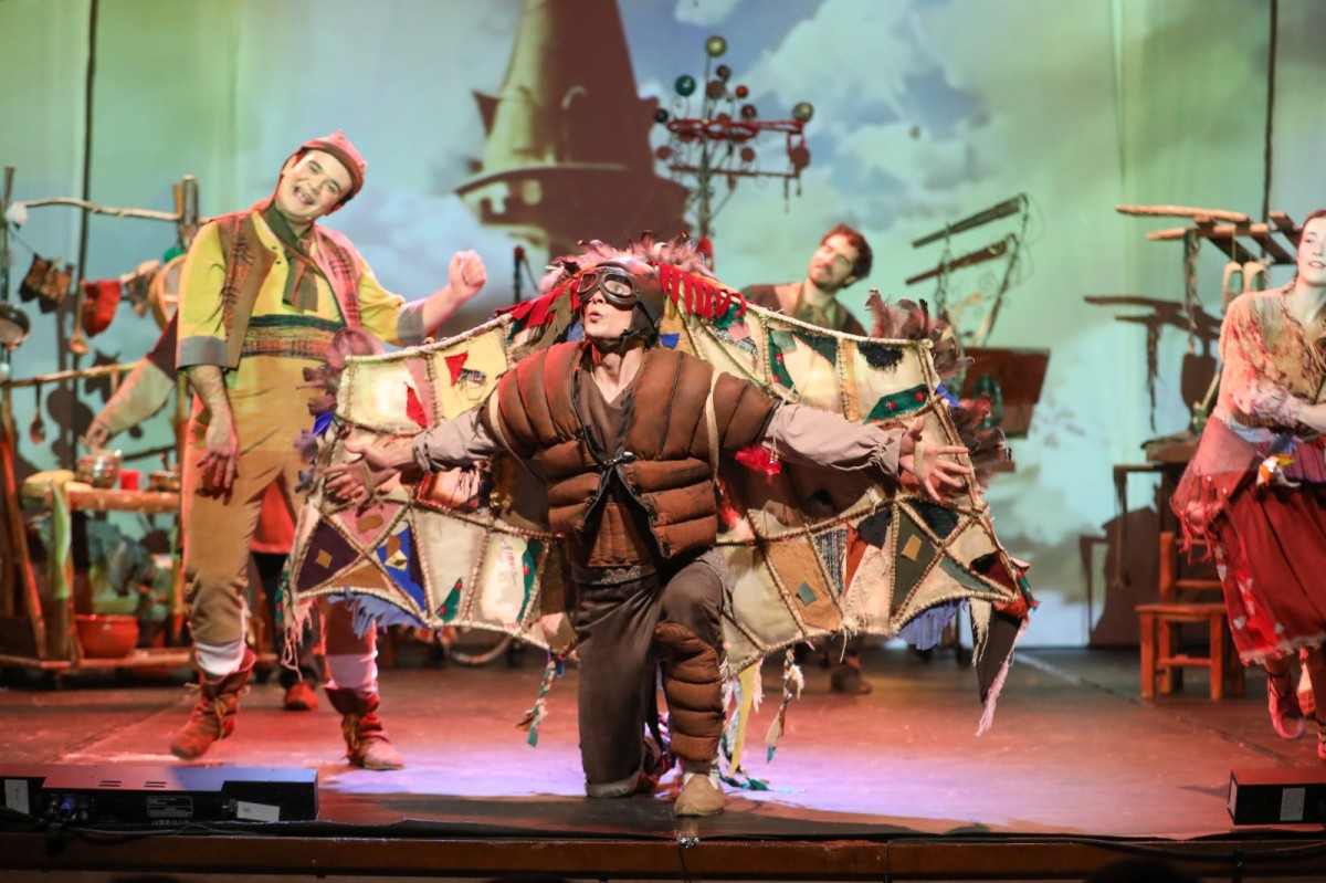 GBB Şehir Tiyatrosu 'Uçtu Uçtu Hezarfen ' Oyunu Gösterimi.